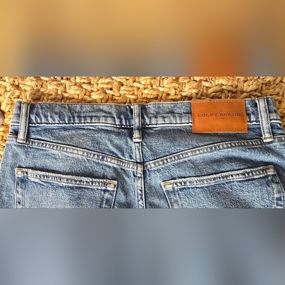 NWOT Lucky boyfriend Mid Rise Flare Distressed Women's Jeans Size 28 - Picture 3 of 5